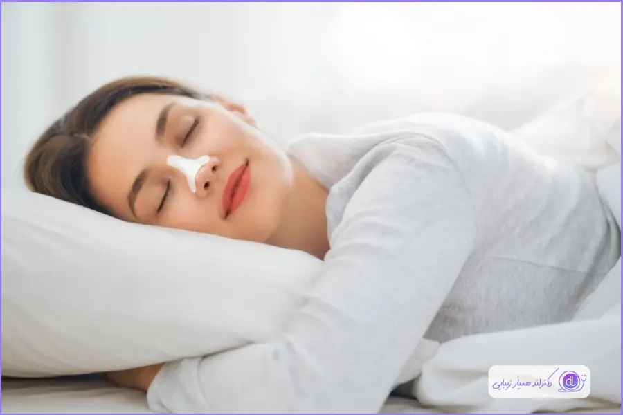 خوابیدن به شیوه درست بعد از عمل جراحی  بینی برای کاهش ورم بینی